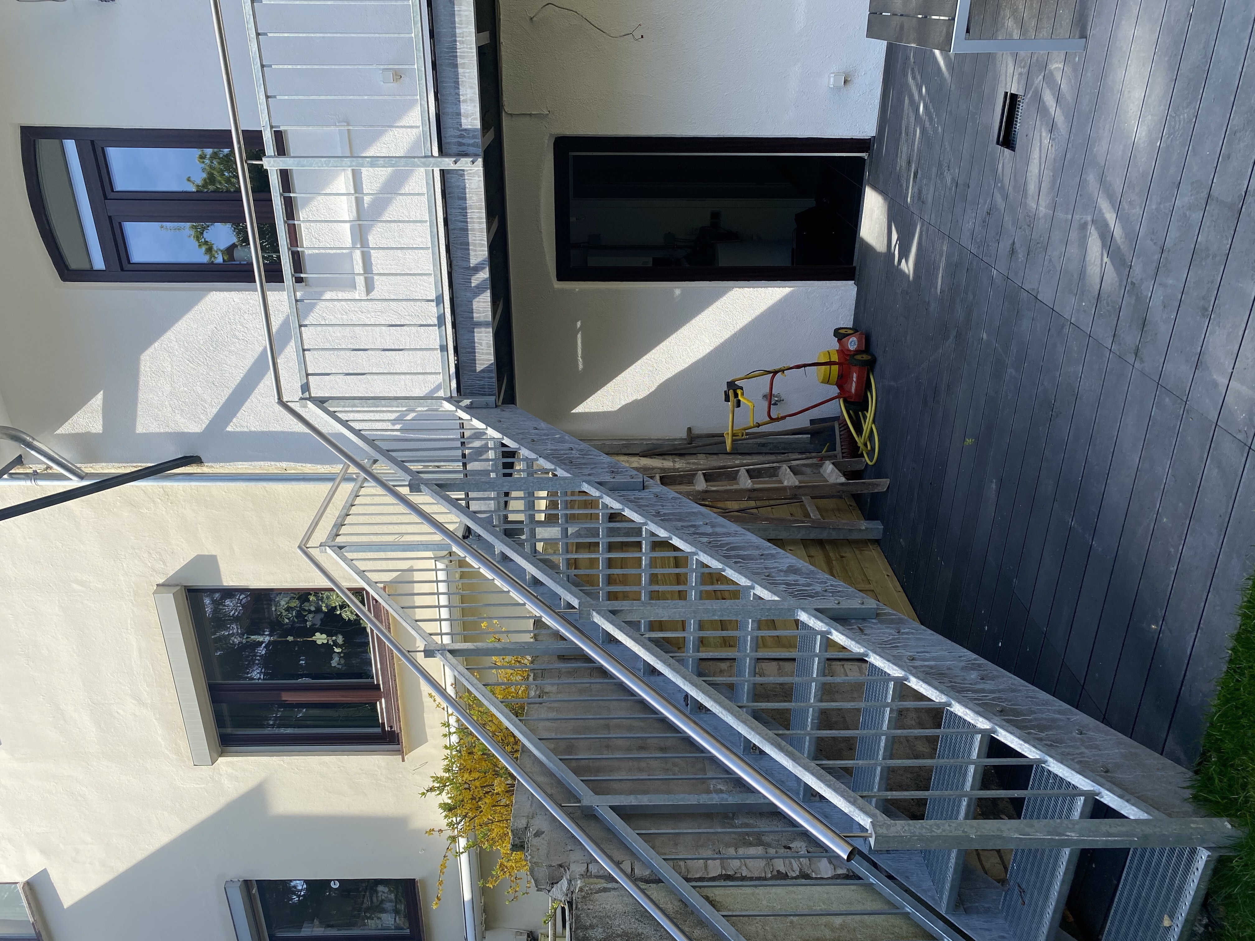 Fluchttreppe mit Balkon