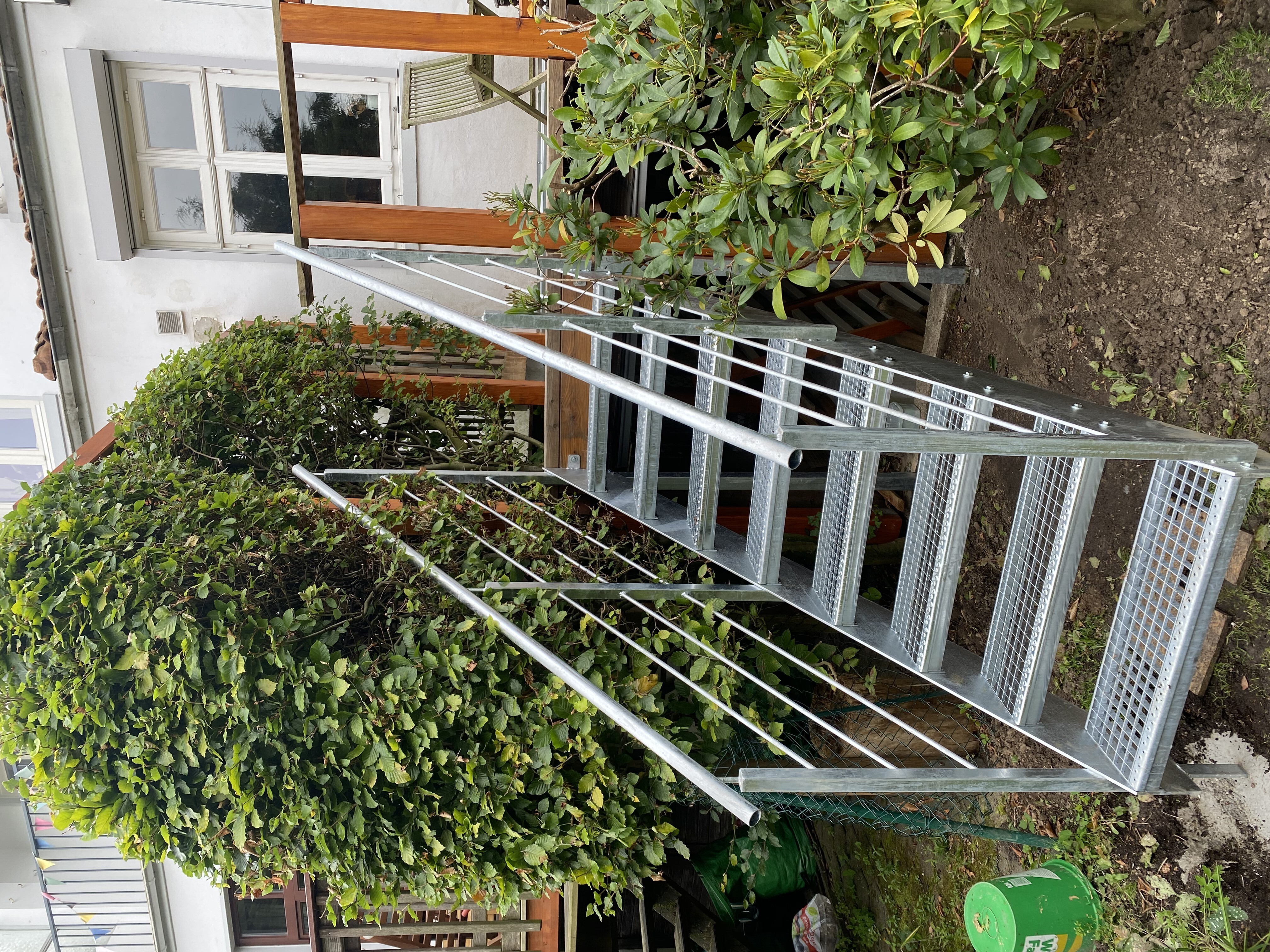 Stahltreppe mit Gitterroststufen